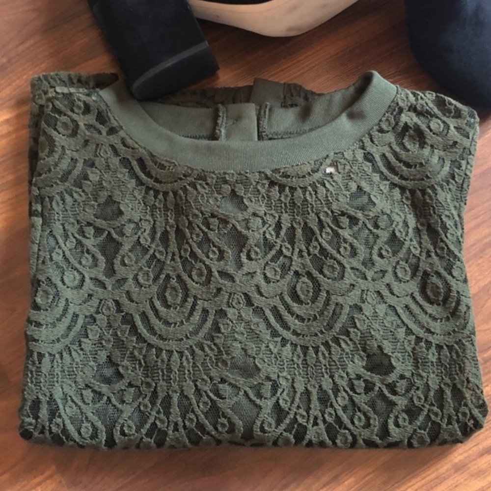 Banana Republic Lace Career Top - Picture 2 of 5